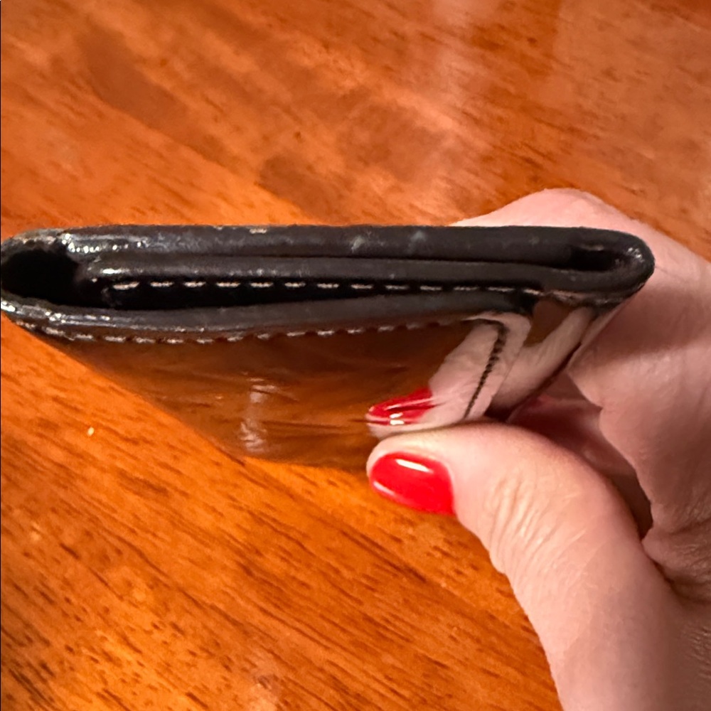 Louis Vuitton Amarante Vernis Key Holder - Picture 9 of 12